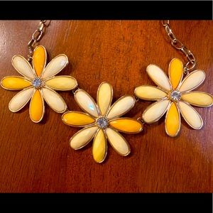 DaVici sunny and bright yellow flower necklace and earrings set